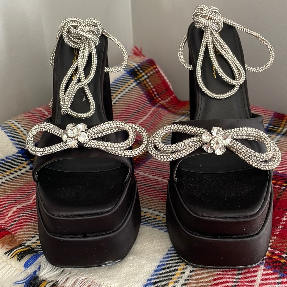 Brand new Platform heels
